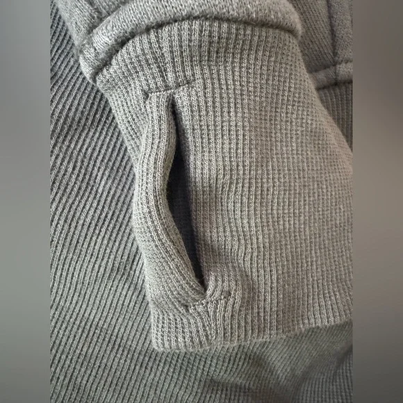 Lululemon scuba sweater size M/L excellent condition - Picture 10 of 10